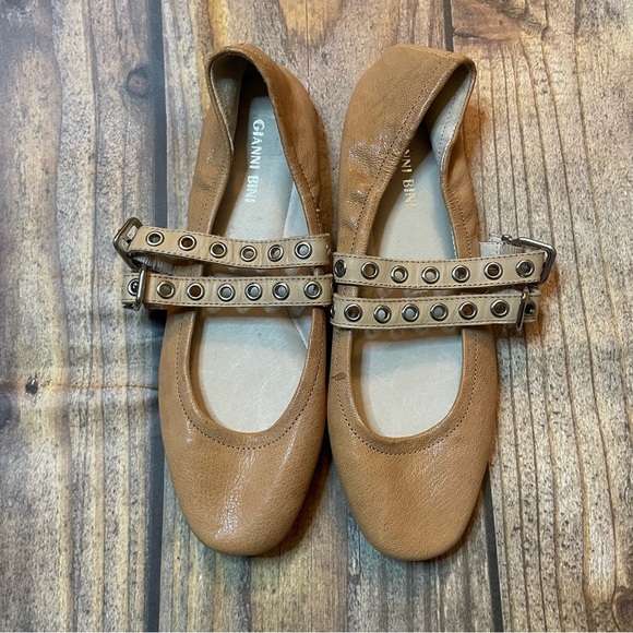 Gianni Bini Tan Women's Flats size 6.5 - Picture 2 of 5
